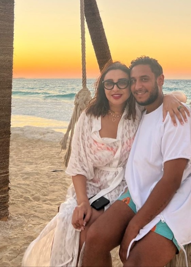 انغام وابنها عمر 