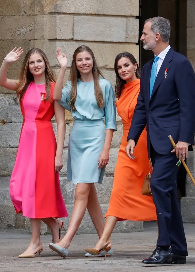  أحدث ظهور رسمي لملكة إسبانيا وابنتيها بإطلالات ملونة
