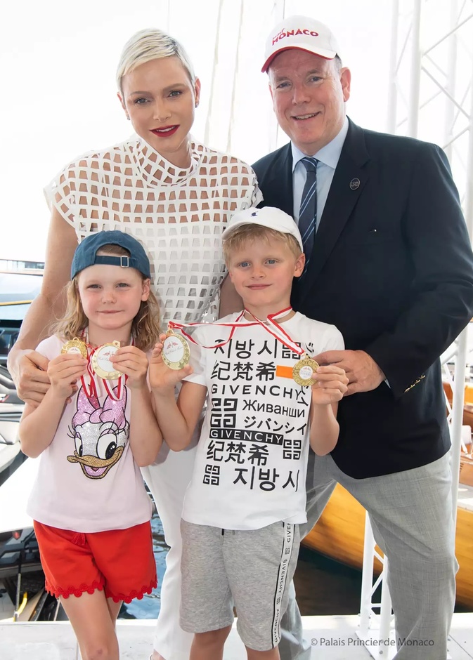 أمير وأميرة موناكو يحتفلان بإنجاز جديد لطفليهما التوأم