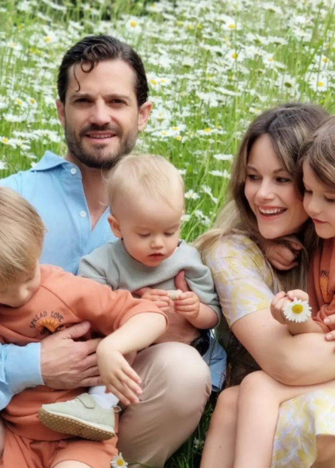 صورة الأمير كارل فيليب وعائلته ممنوعة من النشر على موقع العائلة المالكة السويدية