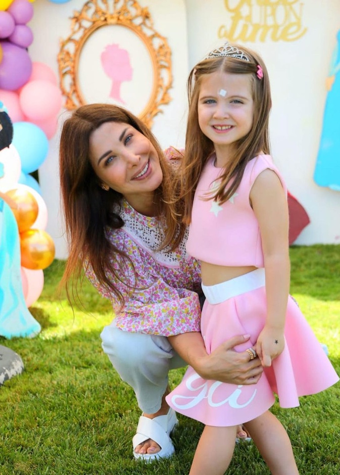 نانسي عجرم وابنتها ليا 