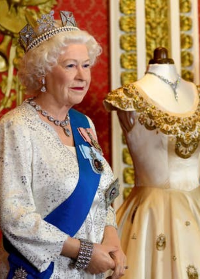ملابس الملكة في احتفالات اليوبيل البلاتيني تعرض في متحف ملكي جديد