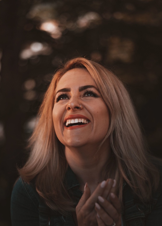 تفاصيل عملية تبييض الأسنان بالليزر وأهم نتائجها عن تجربة