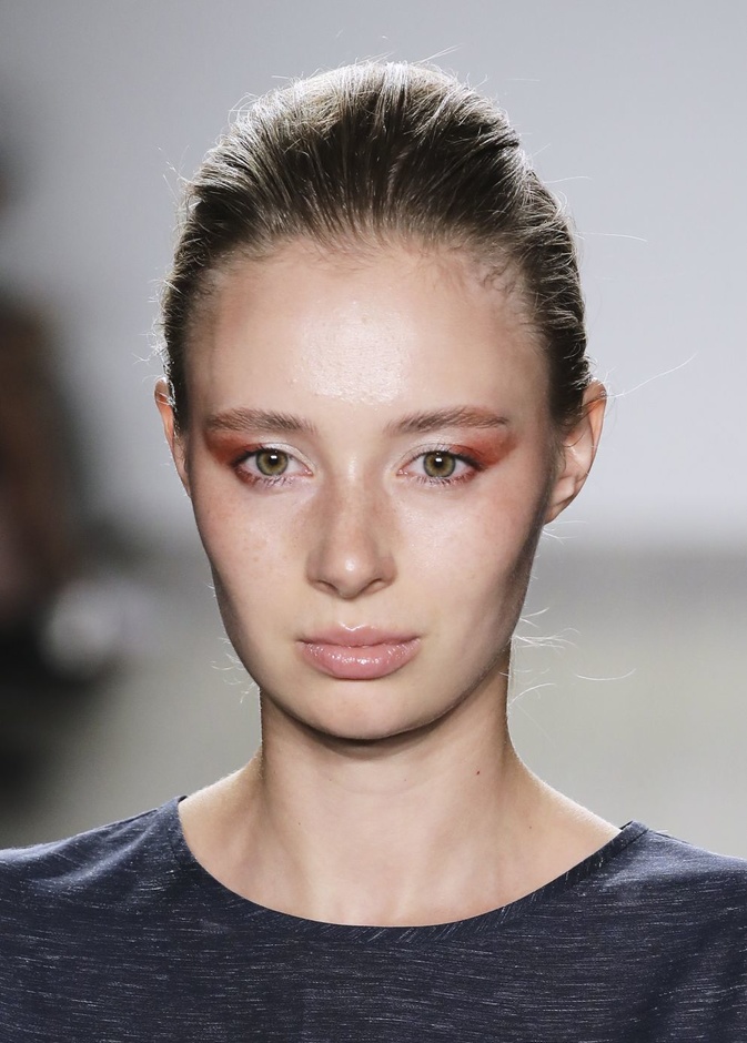 طرق تطبيق الوان أحمر شفاه نيود تناسب عيد الاضحى 2022