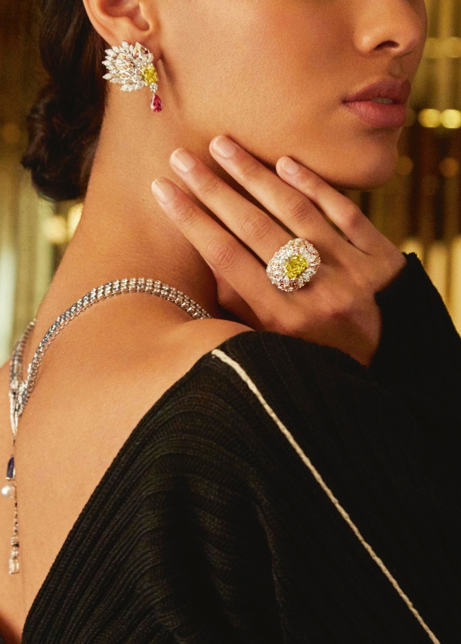 مجوهرات حجر الألماس الأصفر أجمل اختیارات في ھذا الموسم