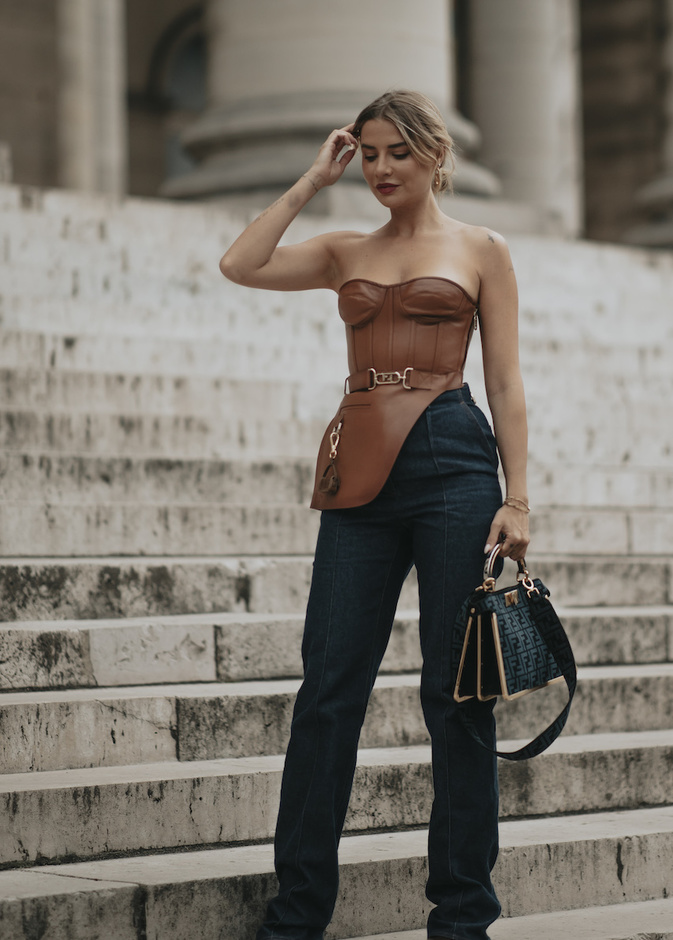 أفكار لاعتماد وتنسيق الكورسيه بأساليب أنثوية وعصرية