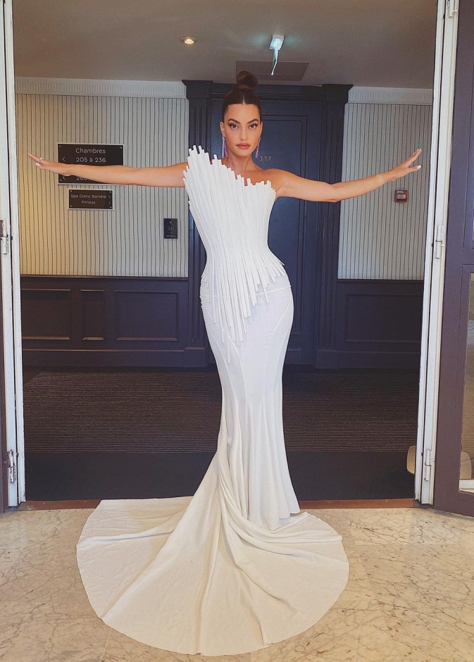 موديلات فساتين سهرة طويلة مستوحاة من كارن وازن 