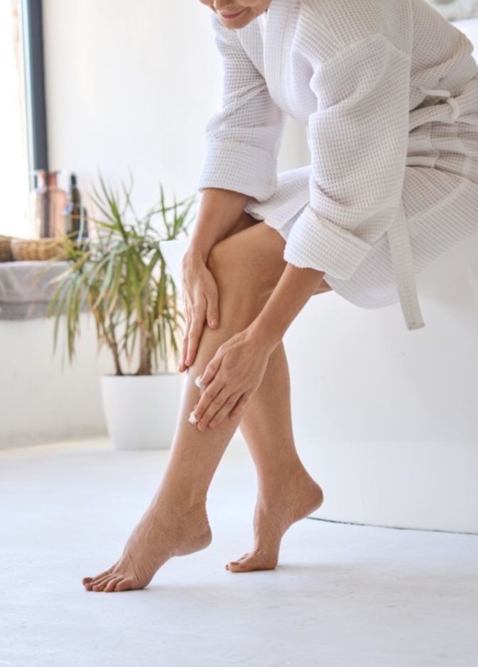 اسباب الم القدمين عند النساء