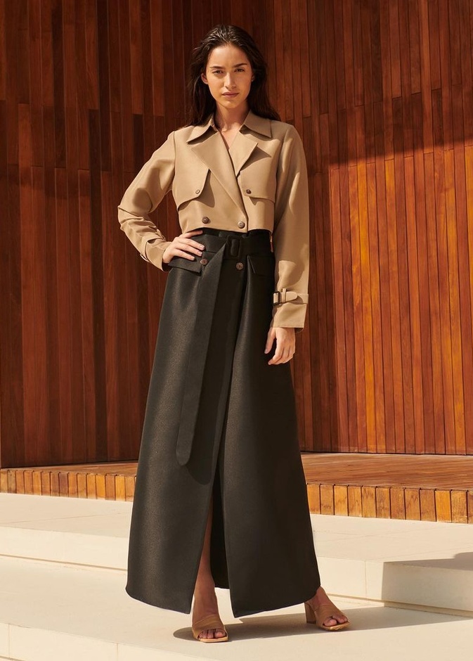 الترانش الذي جاء باللونين البيج والبنيّ من علامة SERRB