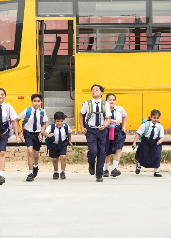 العودة إلى المدارس .. جهود سلامة الطفل في تأمين الأطفال داخل الحافلات المدرسية