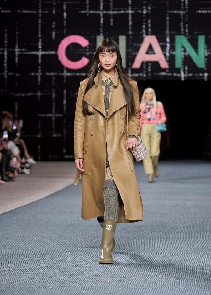 المعطف الأنيق أساسي لمولودة برج العذراء