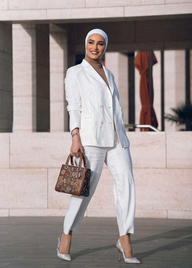 بدلات راقية للصبايا المحجبات من وحي دلال الدوب 