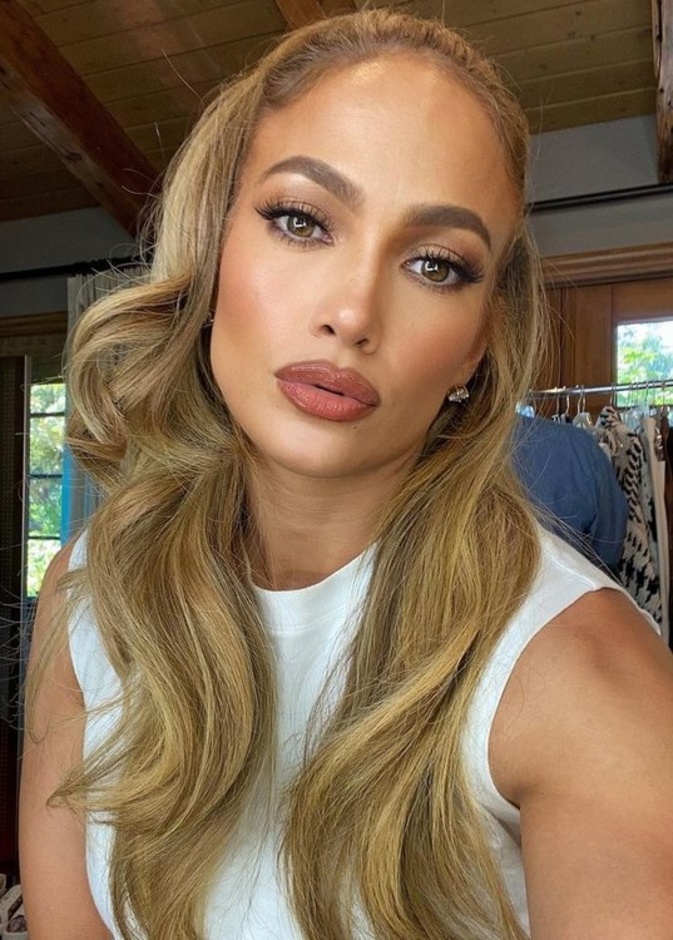 برج الأسد مكياج جذاب يلفت الأنظار