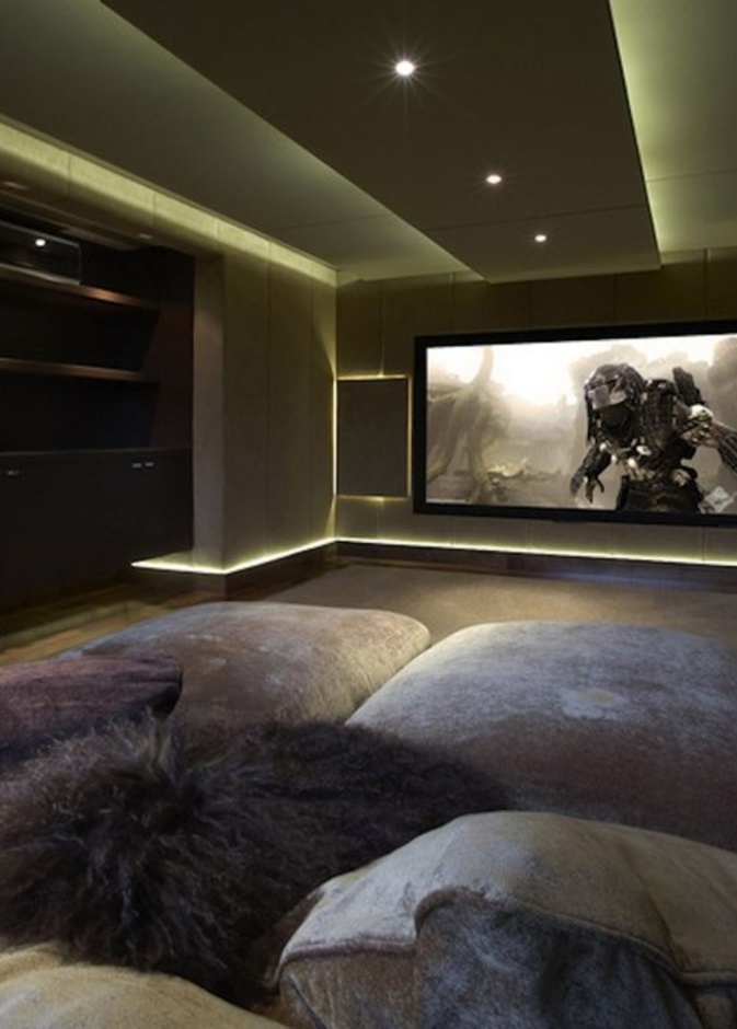 خطوات وديكورات بسيطة لتحويل غرفة منزل إلى صالة سينما