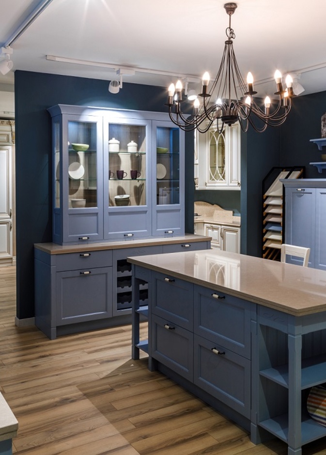 نصائح من الخبراء لكيفية اختيار ألوان خزانة المطبخ