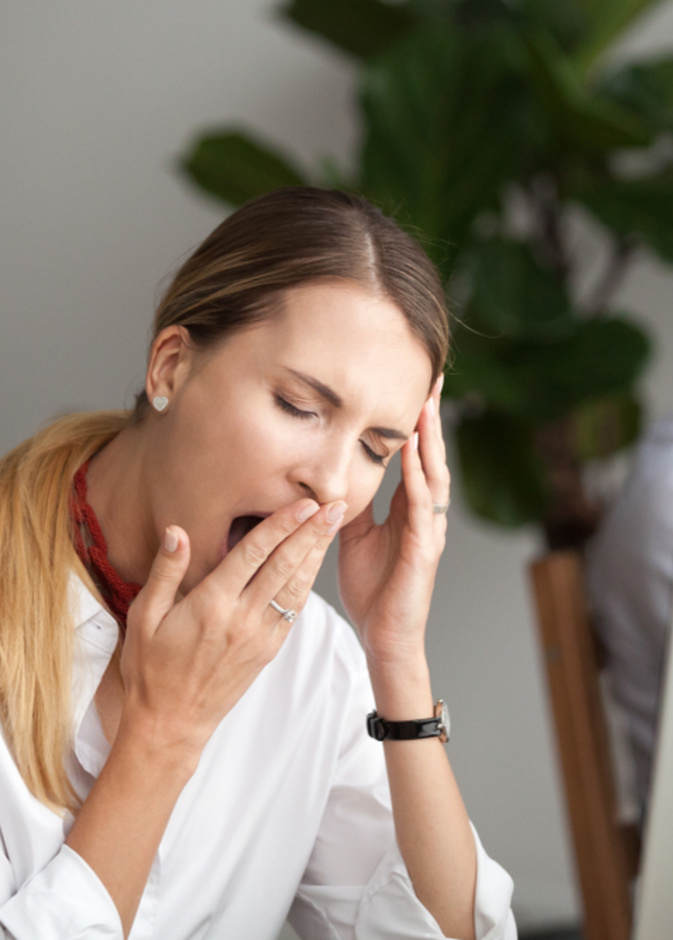 النعاس المتكرر نهارا من أعراض فرط النوم المجهول.. فما علاجه