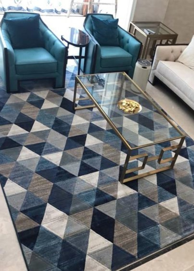 سجادة أنيقة ملونة من البلويستر