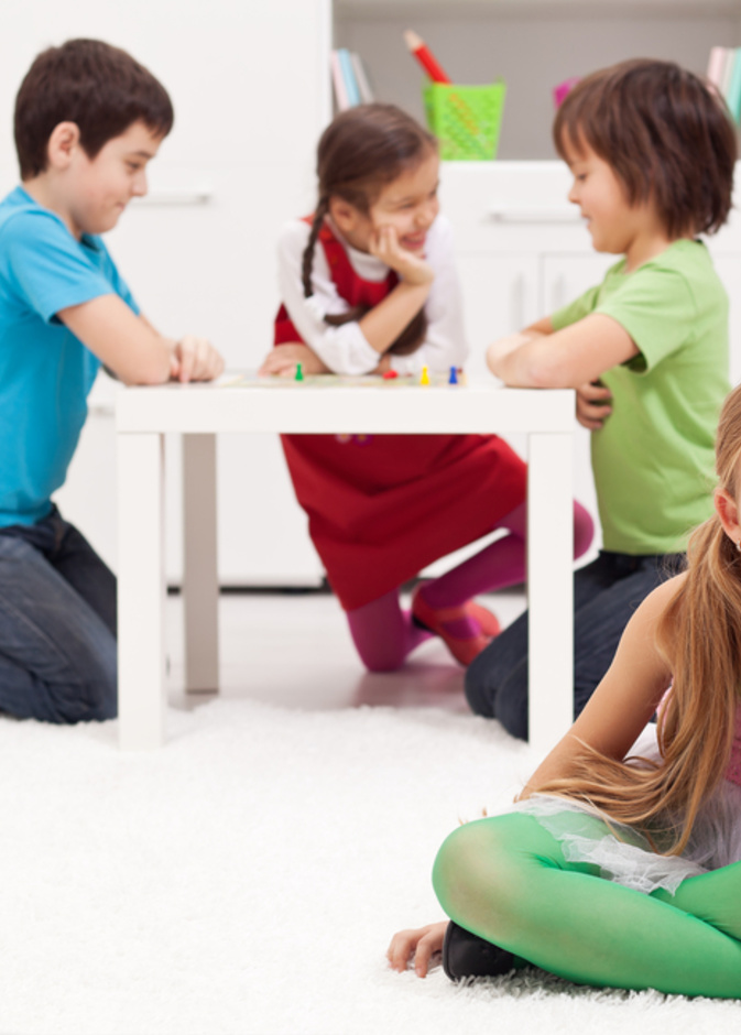 4 نصائح ذهبية لمساعدة طفلك عندما يشعر بالرفض من أقرانه