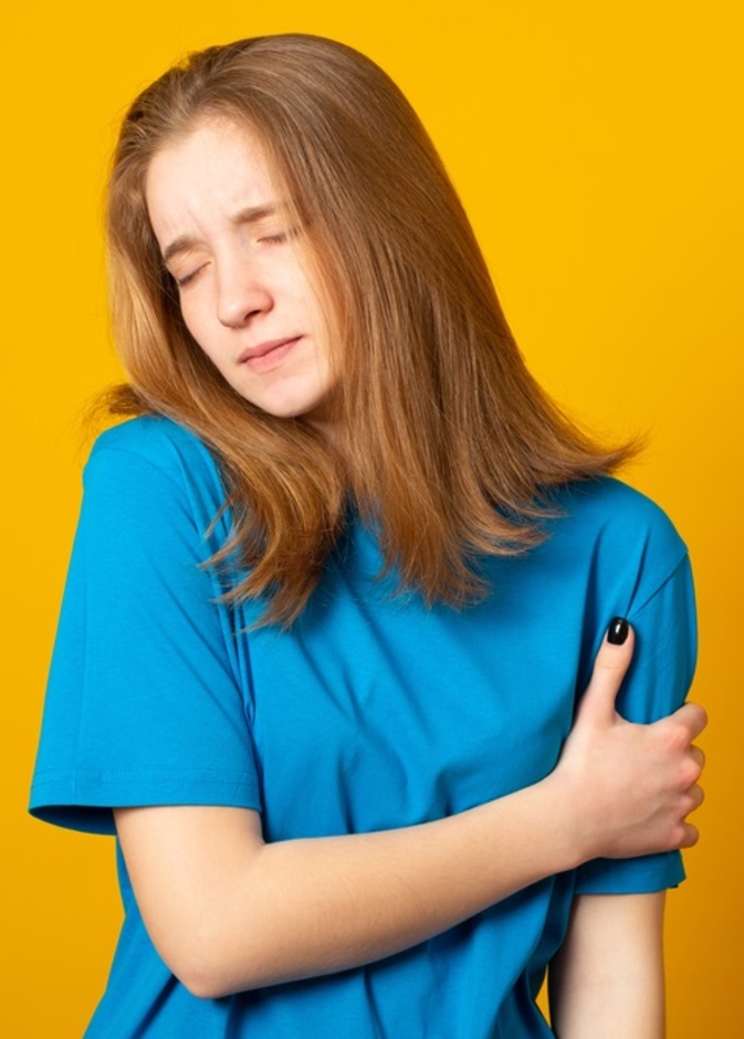 ما الذي يسبب الم الذراع بعد تطعيم لقاح فيروس كورونا