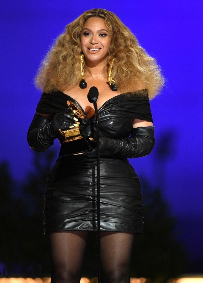 من بيونسيه إلى زيندايا... برج العذراء يميل إلى الكمال وهذا ما يميّز إطلالات النجمات على السجادة الحمراء