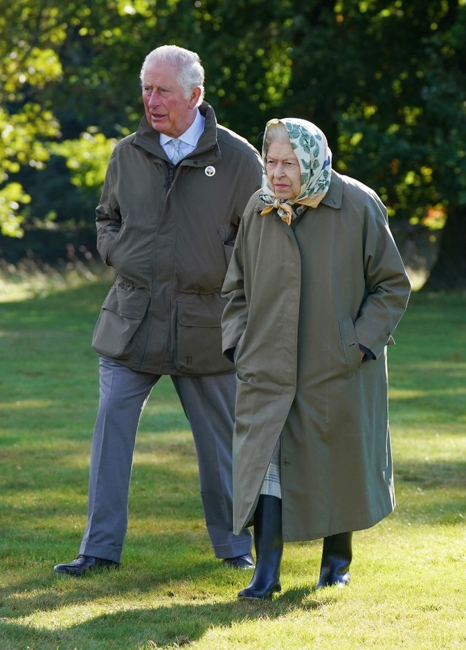 كيف تقضي الملكة إليزابيث الثانية إجازتها الصيفية في بالمورال؟