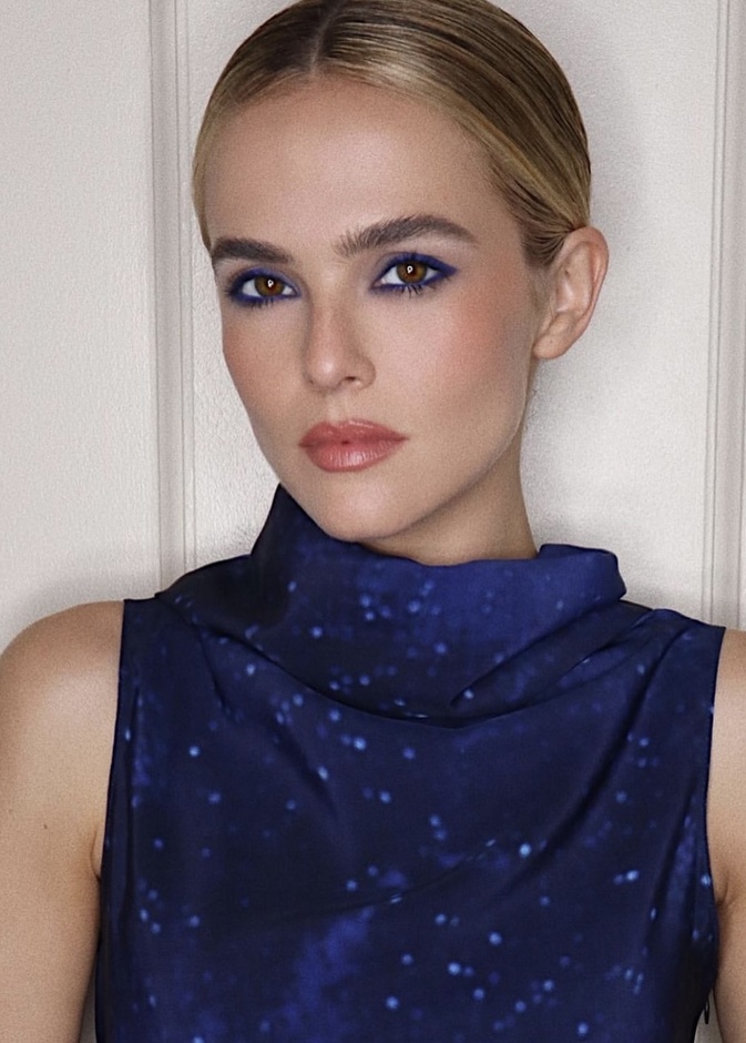 صيحات مكياج عصرية بأسلوب Zoey Deutch - الصورة من حساب خبير المكياج Hung Vanngo