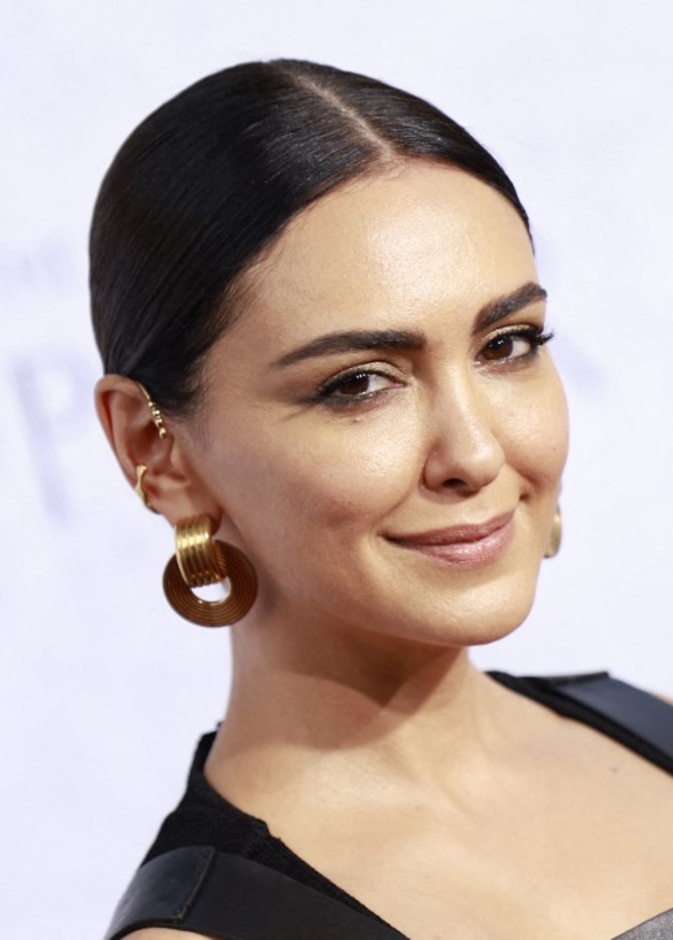 خطوات دمج  ألوان ظلال نيود جليتر للحصول على مكياج نازنين بنيادي