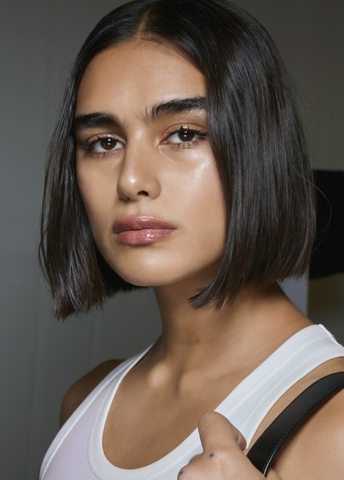 خلطات طبيعية من زيت السمسم لملء الحواجب الخفيفة