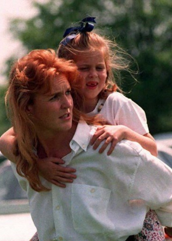 الأميرة بياتريس ووالدتها سارة فيرغسون 