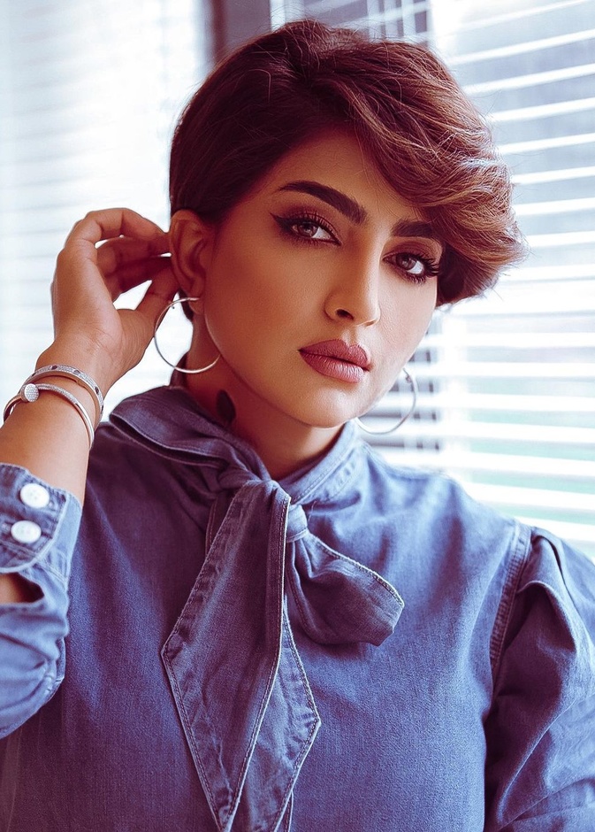 شيرين عبد الوهاب بتسريحة شعر قصير عصرية بأحدث حفلاتها 