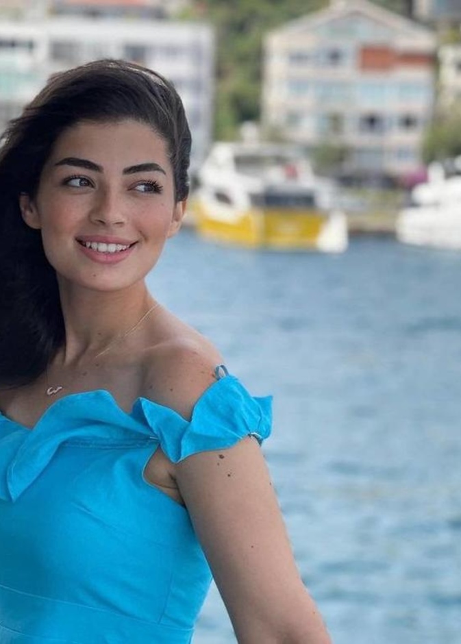 ليلى أحمد زاهر تعلن إصابتها بمتحور "أوميكرون"