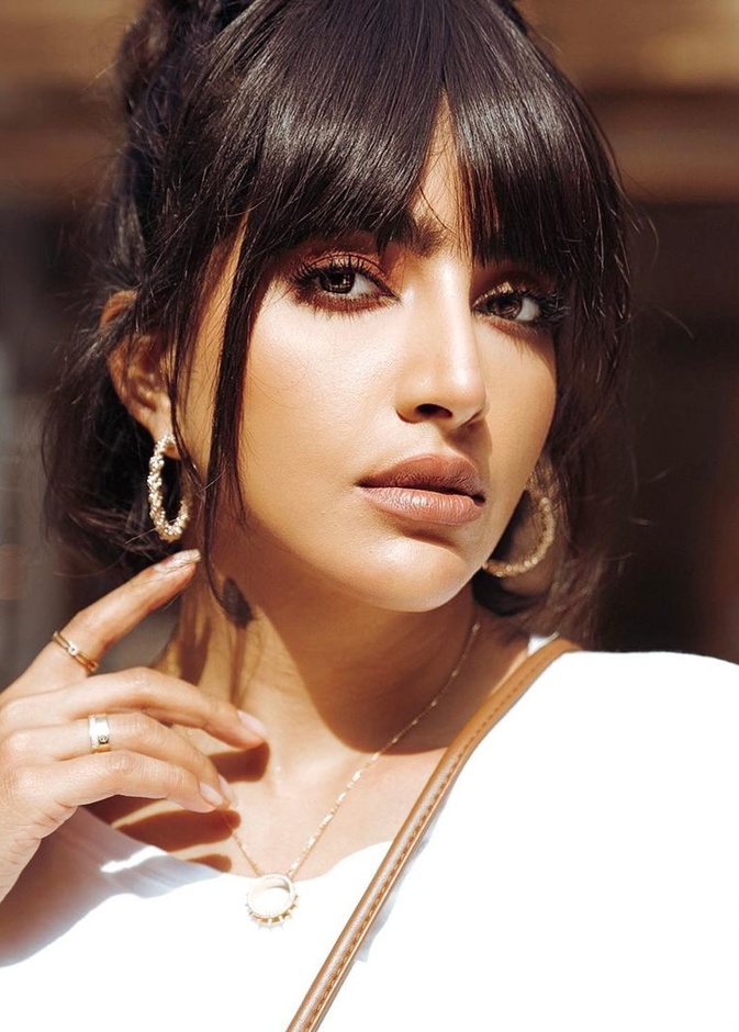  فيديوهات تعليمية من بثينة الرئيسي لإطلالة جمالية متألقة