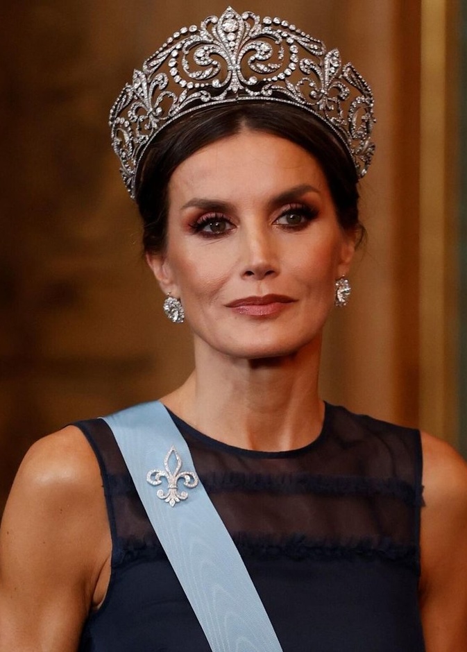 تاج Fleur de Lys Tiara أفخم تيجان الملكة ليتيزيا