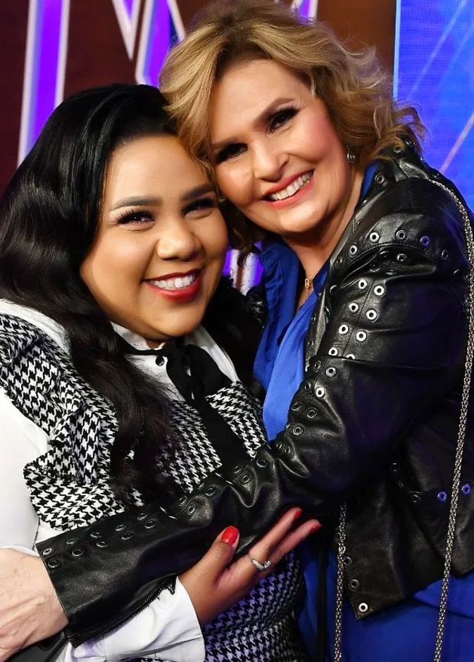 النجوم يحتفلون بعيد ميلاد شيماء سيف.. وكيف استطاعت سرقة القلوب بخفة دمها؟