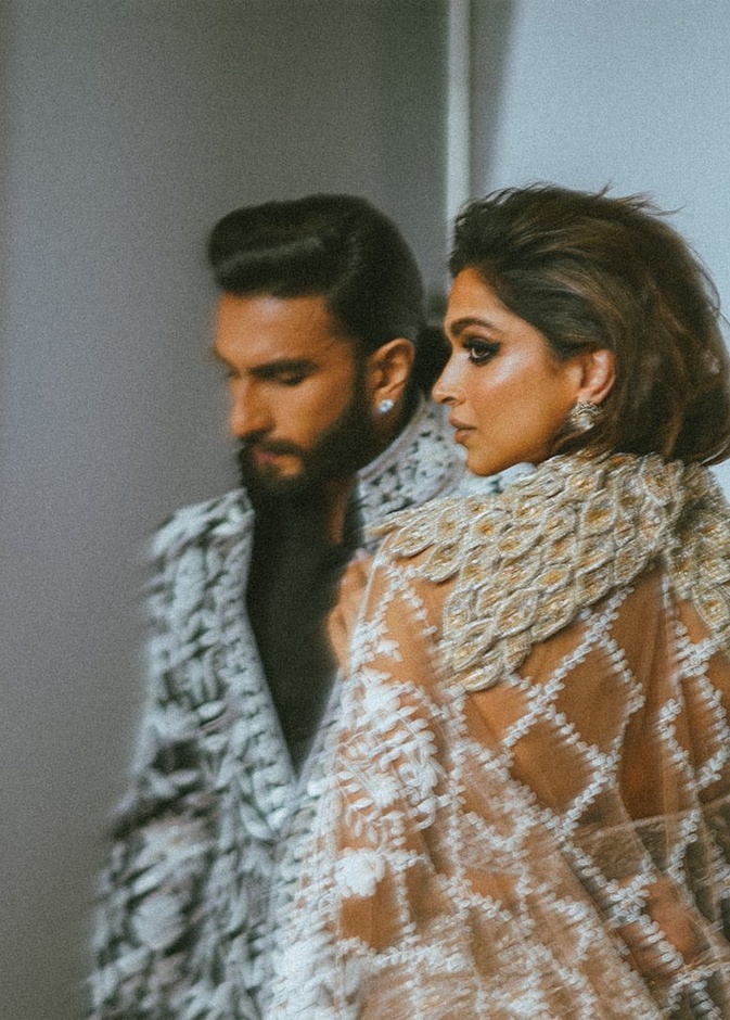 ديبيكا بادوكون ورانفير سينغ يشاركان في عرض أزياء جديد