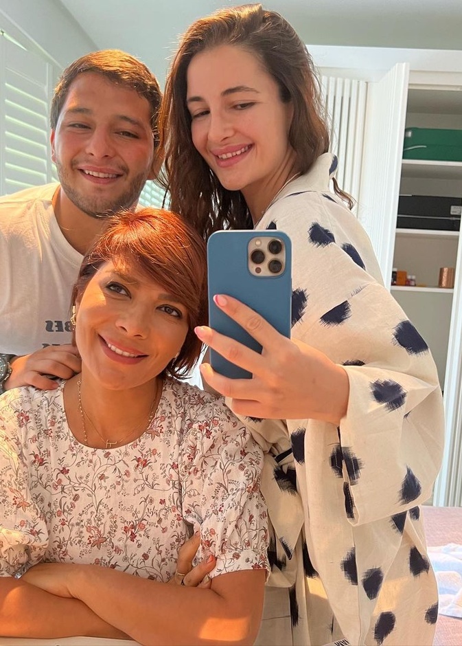 أصالة مع أبنائها خالد وشام الذهبي