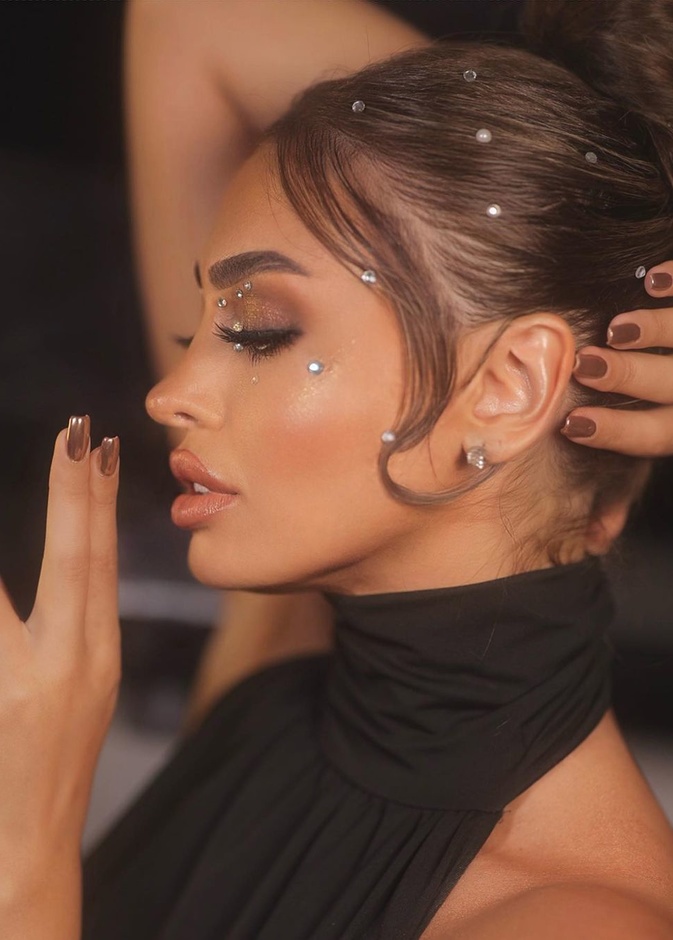 نيكول سعفان بالمكياج الكريستال
