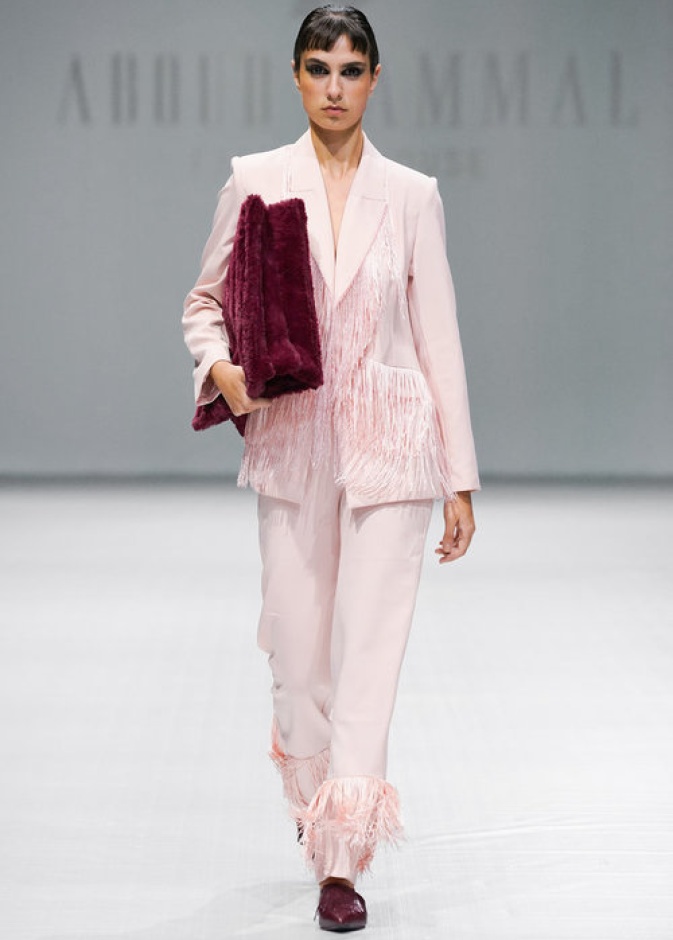 أجمل صيحات بناطيل بتفاصيل الفرو والشراريب وطرق عصرية لتتألقي بها