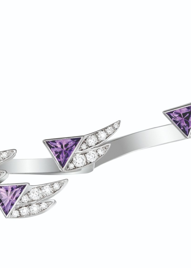 دار المجوهرات أكيليس تحلّق بعيدًا مع مجموعة Spread Your Wings الجديدة التي تتغنّى بالحرية 