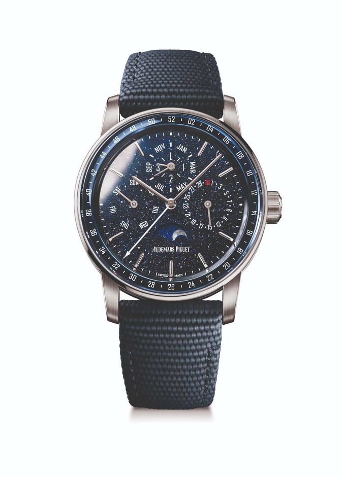 ساعة جديدة في مجموعة كود 11.59 باي أوديمار بيغه ذات التقويم الدائم، بالذهب الأبيض