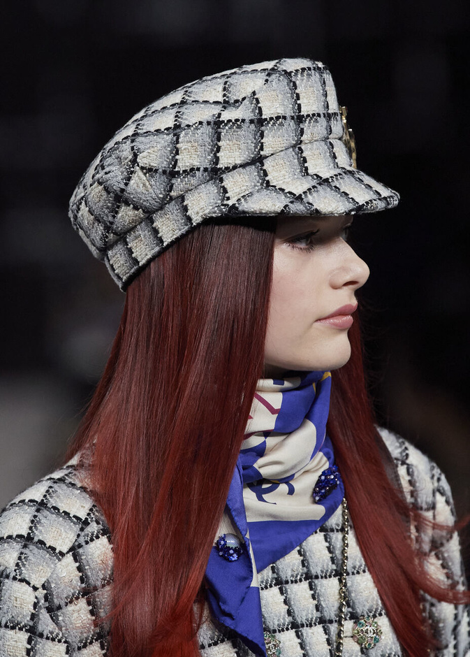 4 صيحات قبعات بأسلوب البيريه سترافق إطلالات خريف 2022