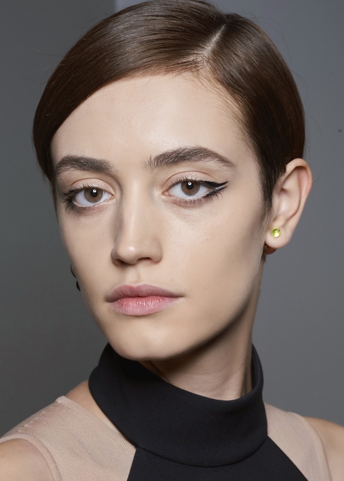 طريقة عمل آيلاينر للعيون المبطنة بخطوات سهلة وبسيطة