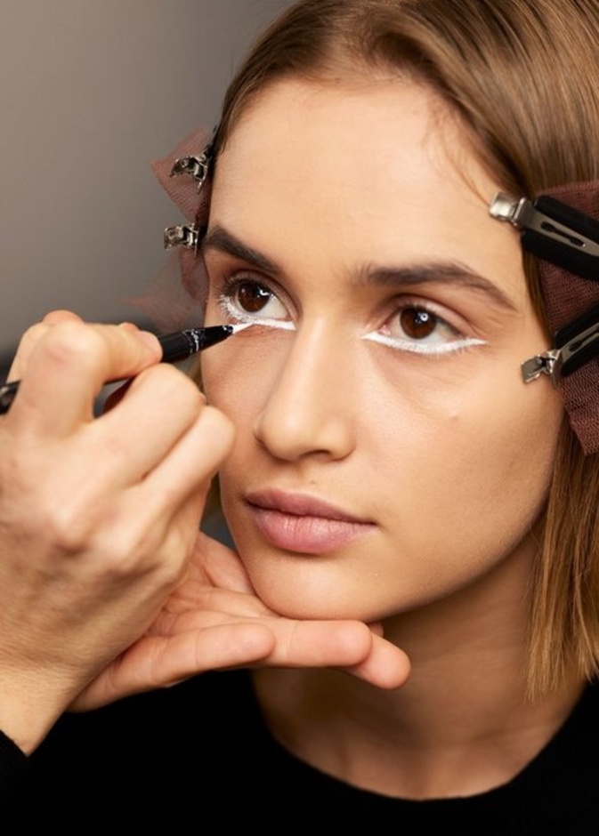 صيحات مكياج عيون تصدرت في موسم صيف 2022.