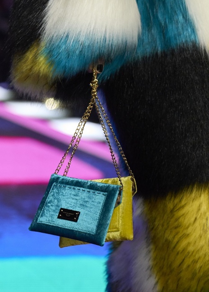 حقيبة متعددة الألوان بتصميم صغير مميّز من Dolce&Gabbana