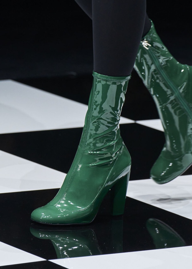 موديلات أحذية راقية بتدرجات اللون الأخضر