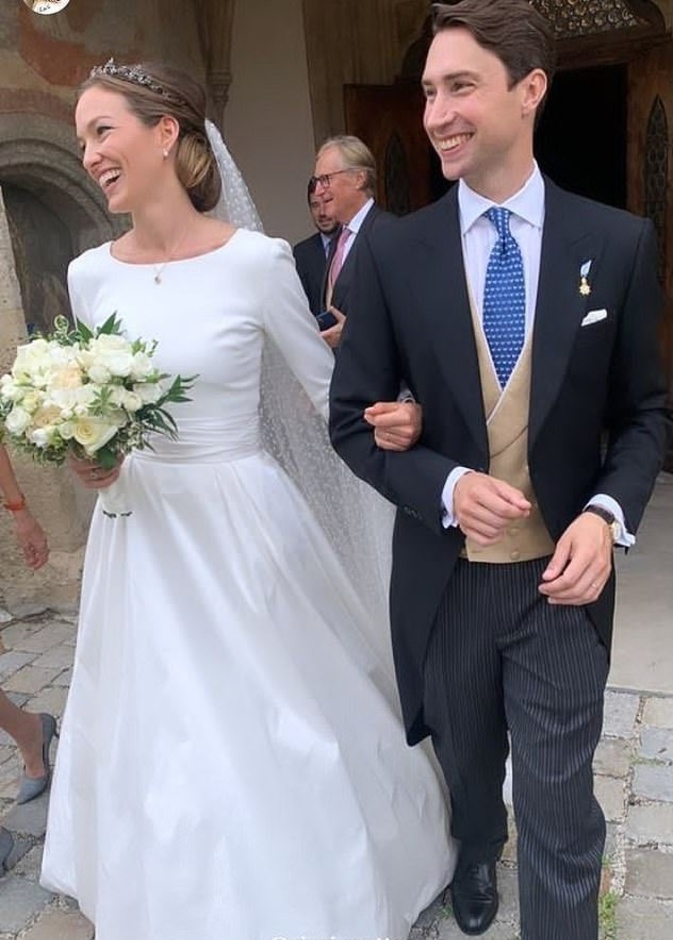 الأمير بول أنطون إيسترهازي يتزوج عارضة الأزياء فرانشيسكا ريوتر في قلعة في كارينثيا