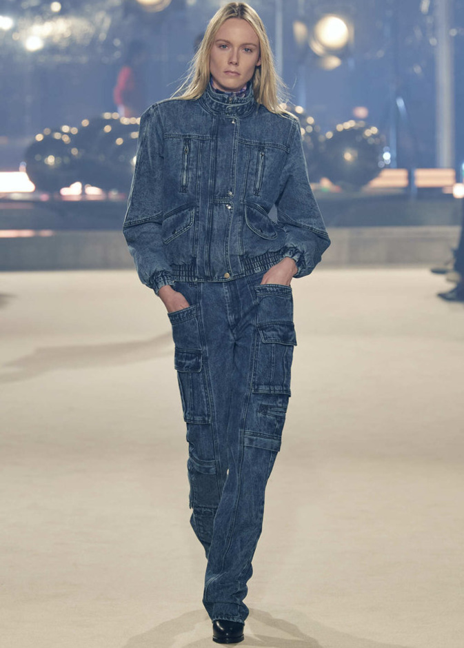 5 طرق لتنسيق بناطيل الجينز الكاجول في خريف 2022