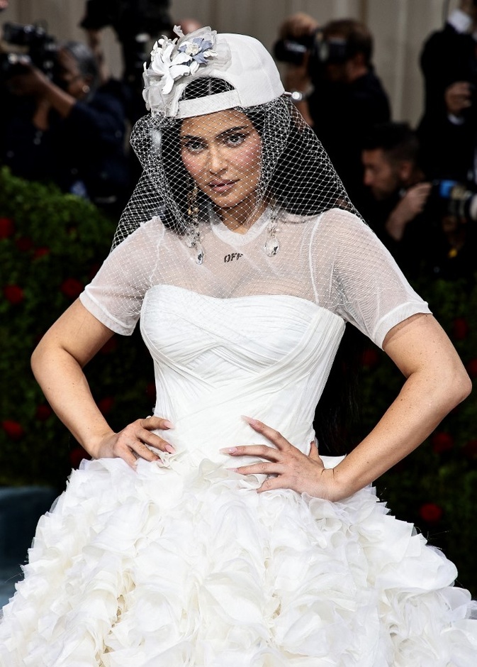 كايلي جينر في حفل Met Gala 2022 الذي أقيم في متحف متروبوليتان للفنون