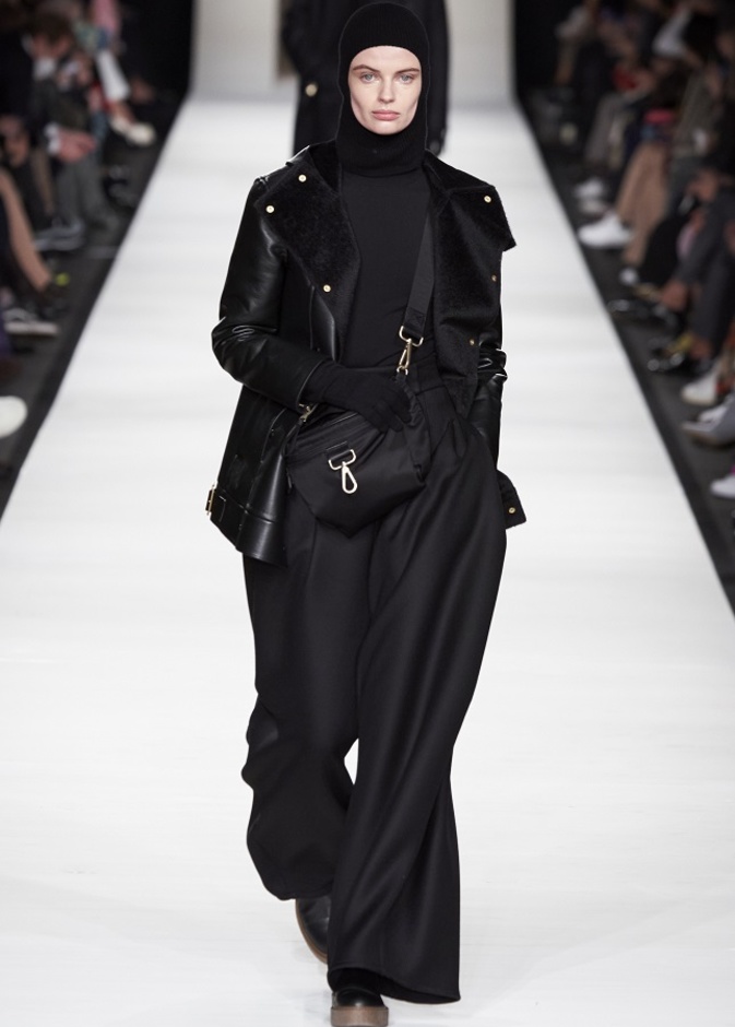 إطلالات مونوكروم باللّون الأسود بلوك لافت من Max Mara