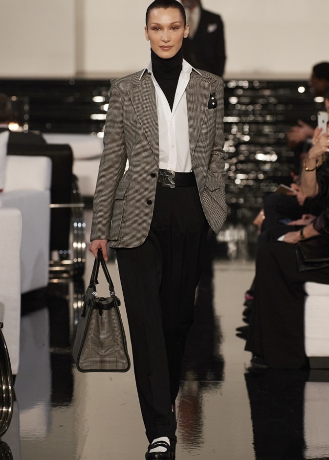 تنسيق القميص الأبيض بأسلوب رسمي لافت من Ralph Lauren